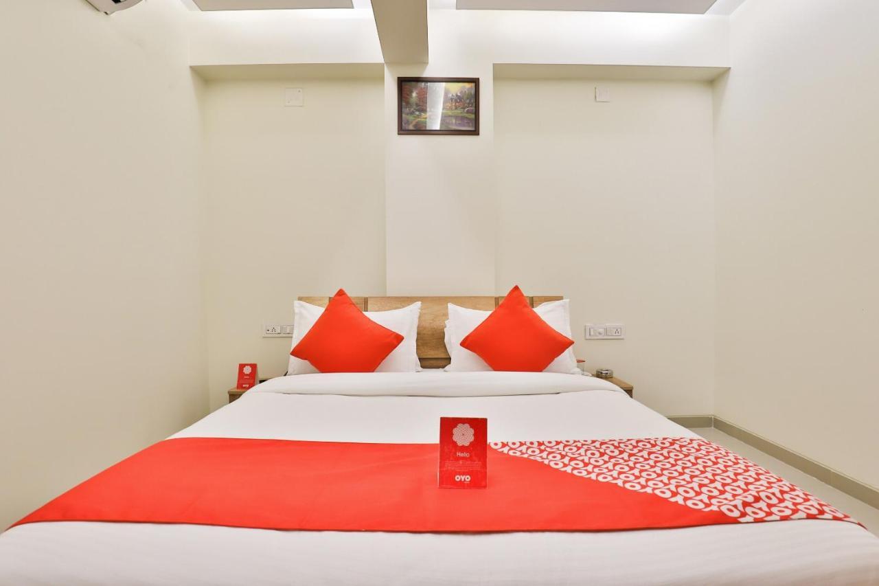 Collection O 12462 Hotel Shiv Inn Гандинагар Экстерьер фото