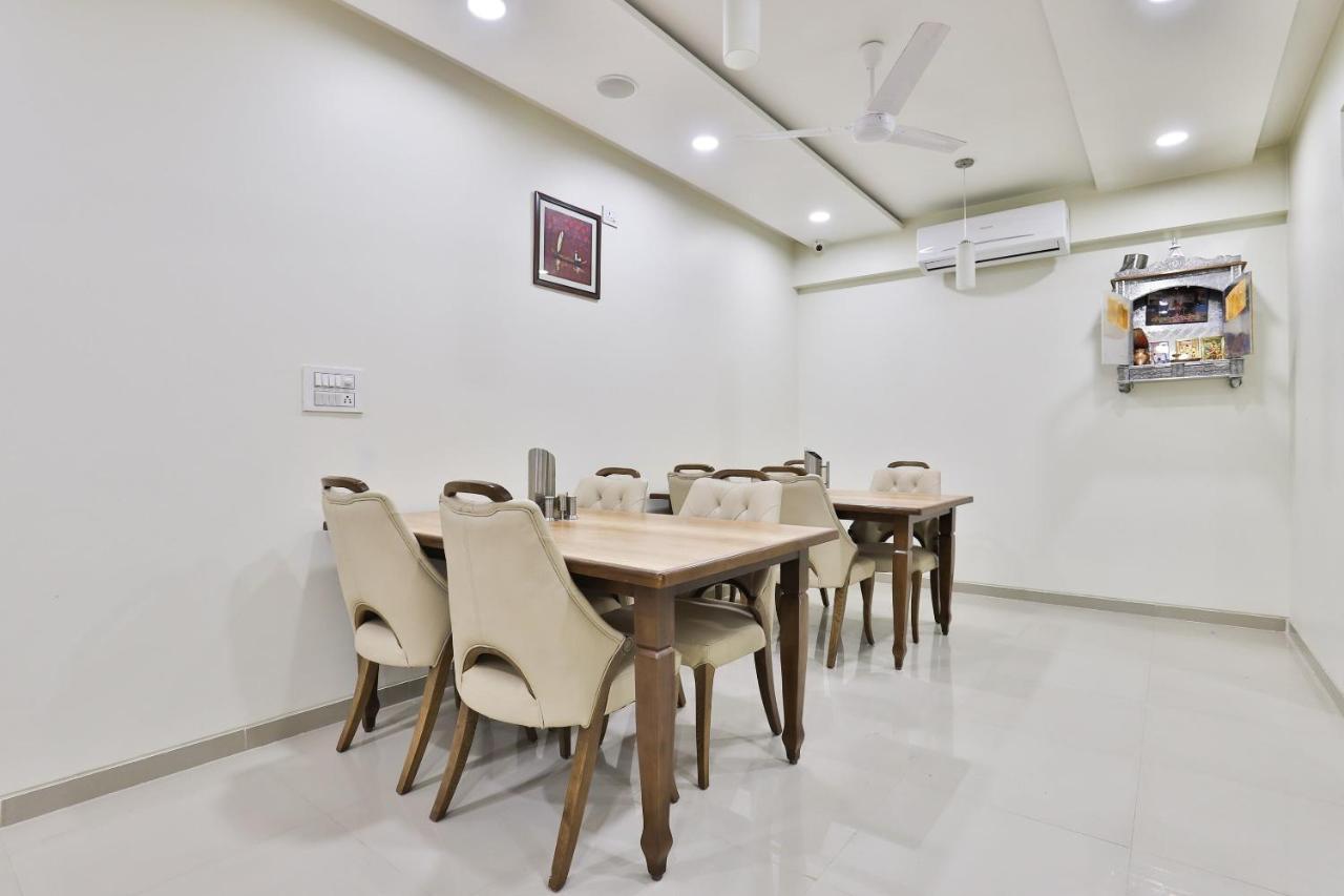 Collection O 12462 Hotel Shiv Inn Гандинагар Экстерьер фото