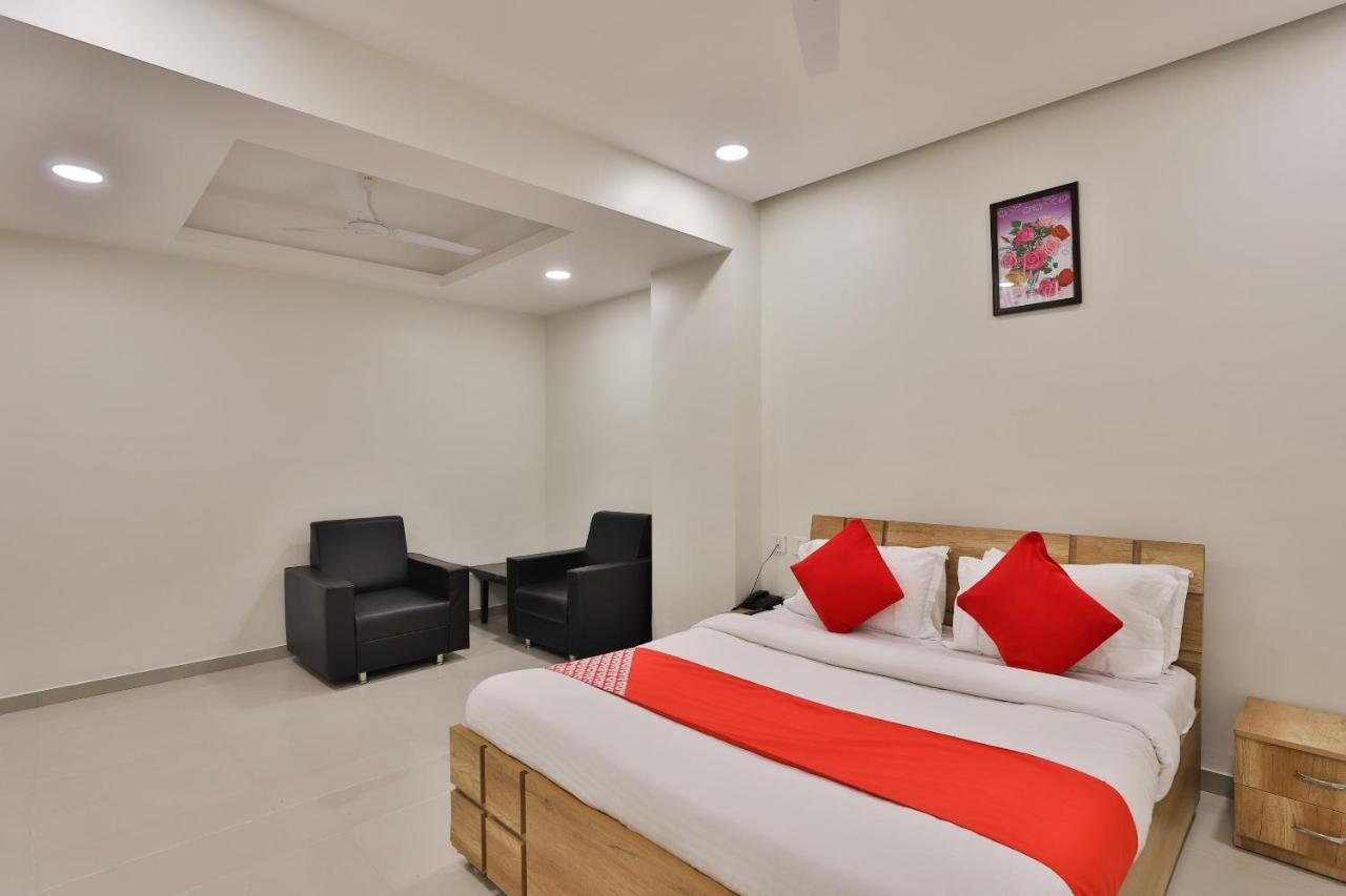 Collection O 12462 Hotel Shiv Inn Гандинагар Экстерьер фото