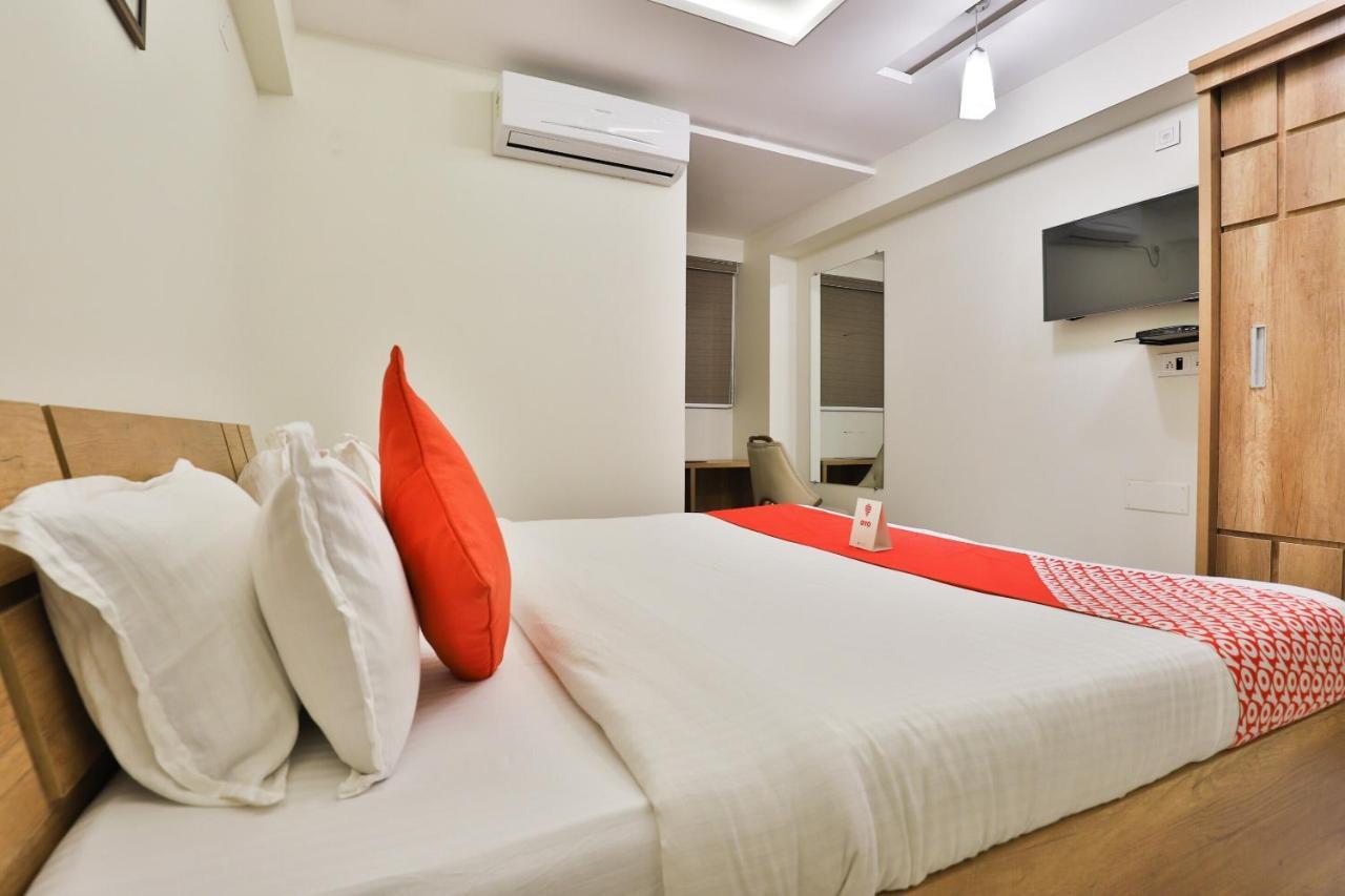 Collection O 12462 Hotel Shiv Inn Гандинагар Экстерьер фото