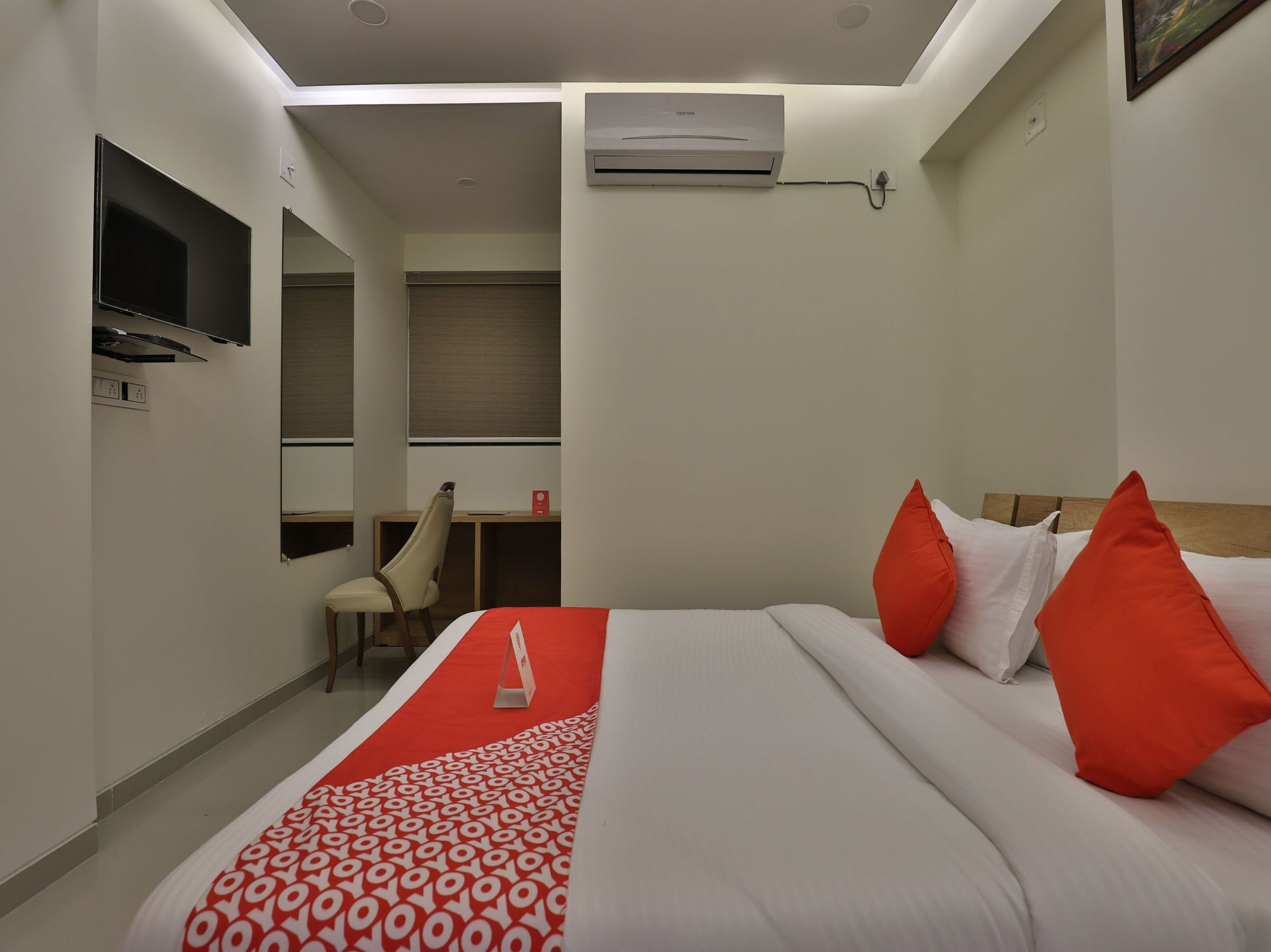 Collection O 12462 Hotel Shiv Inn Гандинагар Экстерьер фото