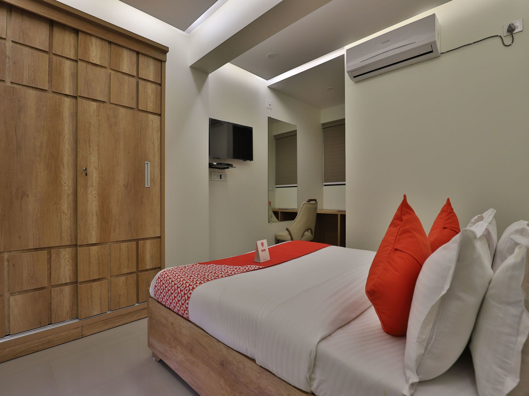 Collection O 12462 Hotel Shiv Inn Гандинагар Экстерьер фото